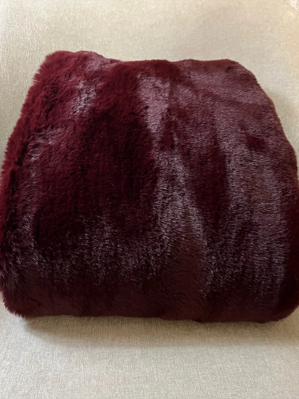 1-NWT RACHEL ROY WINE RABBIT FAUX FUR LUXURY THROW BLANKET